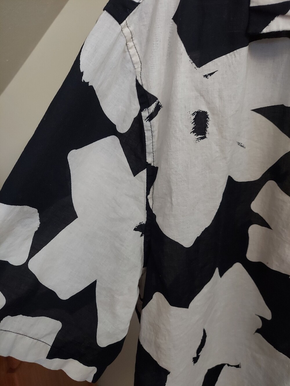 H&M Black Cream Floral Button-Front Shirt Regular-Fit Cotton Resort Shirt Sz XL - Picture 6 of 7